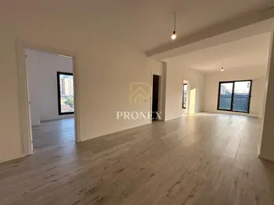 Zyrë me qera në Rruga e Barrikadave, Tiranë, 100 m². Foto 1 nga 7