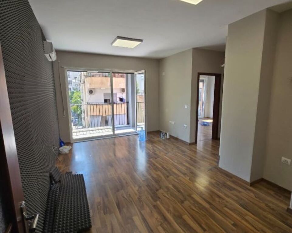 Zyrë me qera në 21 Dhjetori, Tiranë, 145 m². Foto 3 nga 3
