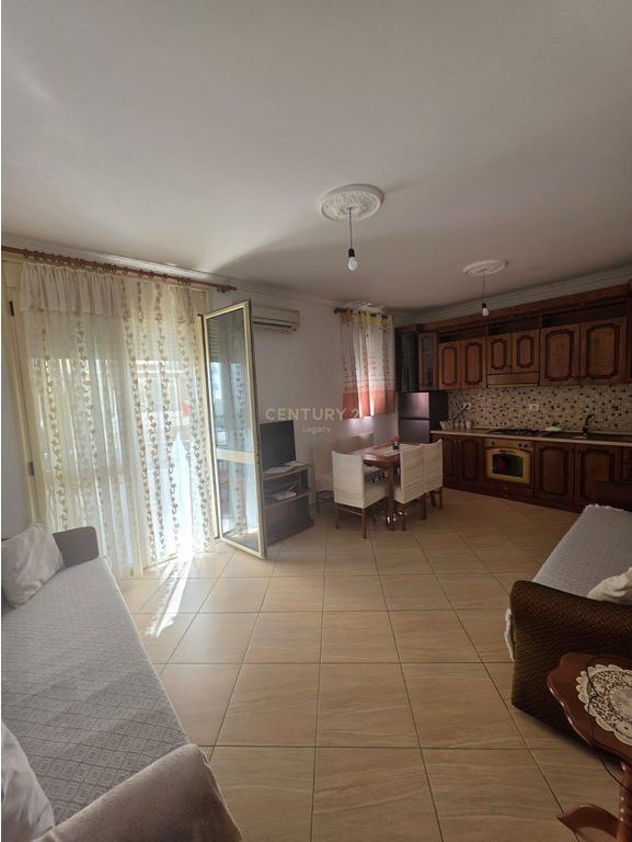 Apartment 1+1 for rent in Lungomare, Vlorë, 80 m². Photo 1 of 3