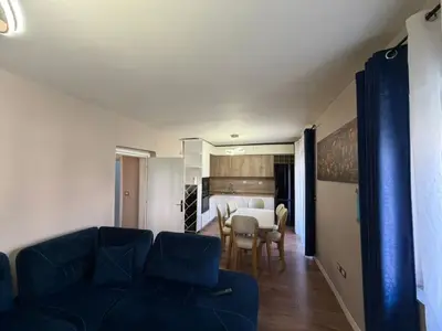 Apartament 2+1 me qera në Muzeu i Dëshmorëve, Durrës, 90 m². Foto 2 nga 9
