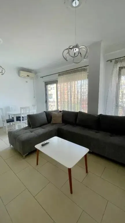 Apartament 1+1 me qera në Rruga Him Kolli, Tiranë, 75 m². Foto 1 nga 8