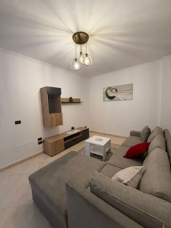Apartament 2+1 me qera në Ujësjellës Kanalizime, Durrës, 90 m². Foto 1 nga 7