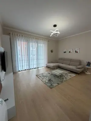 Apartament 2+1 me qera në Kompleksi Delijorgji, Tiranë, 114 m². Foto 2 nga 9