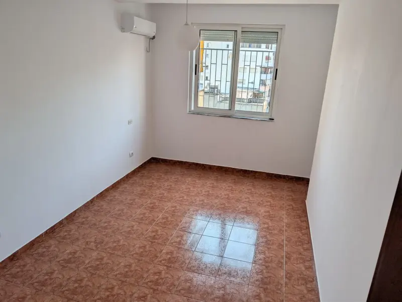Zyrë me qera në Rruga Him Kolli, Tiranë, 97 m²