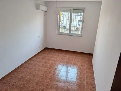 Zyrë me qera në Rruga Him Kolli, Tiranë, 97 m². Foto 1 nga 5