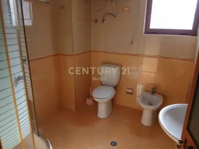Apartament 2+1 me qera në Spitali Ushtarak, Tiranë, 130 m². Foto 3 nga 5
