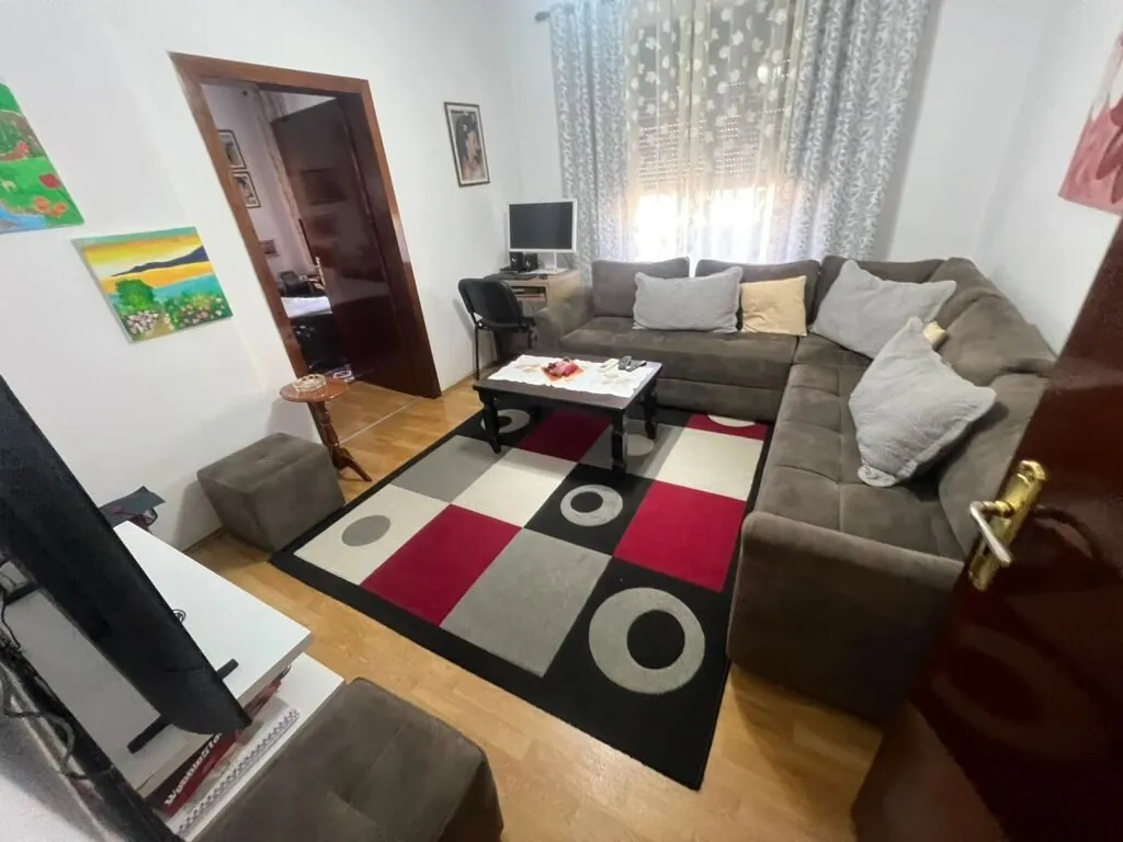 Apartment 2+1 for rent in Rruga Bardhyl, Tirana, 90 m². Photo 1 of 5