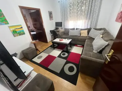 Apartment 2+1 for rent in Rruga Bardhyl, Tirana, 90 m². Photo 1 of 5