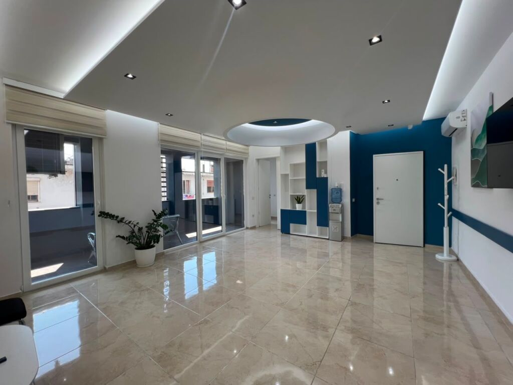 Office for rent in Rruga e Durrësit, Tirana, 130 m²