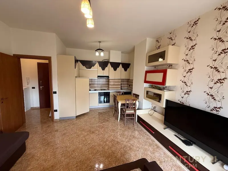 Apartament 1+1 me qera në Sheshi Avni Rustemi, Tiranë, 70 m²