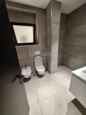 Zyrë me qera në Parlamenti, Tiranë, 150 m². Foto 5 nga 9