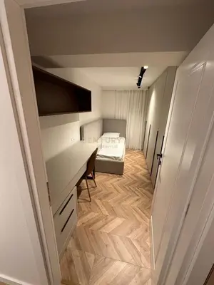Apartament 2+1 me qera në Tregu Elektrik, Tiranë, 90 m². Foto 1 nga 9