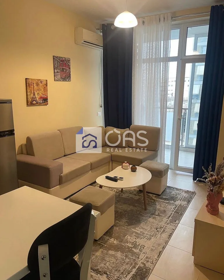 Apartament 1+1 me qera në Komuna e Parisit, Tiranë, 60 m². Foto 1 nga 4