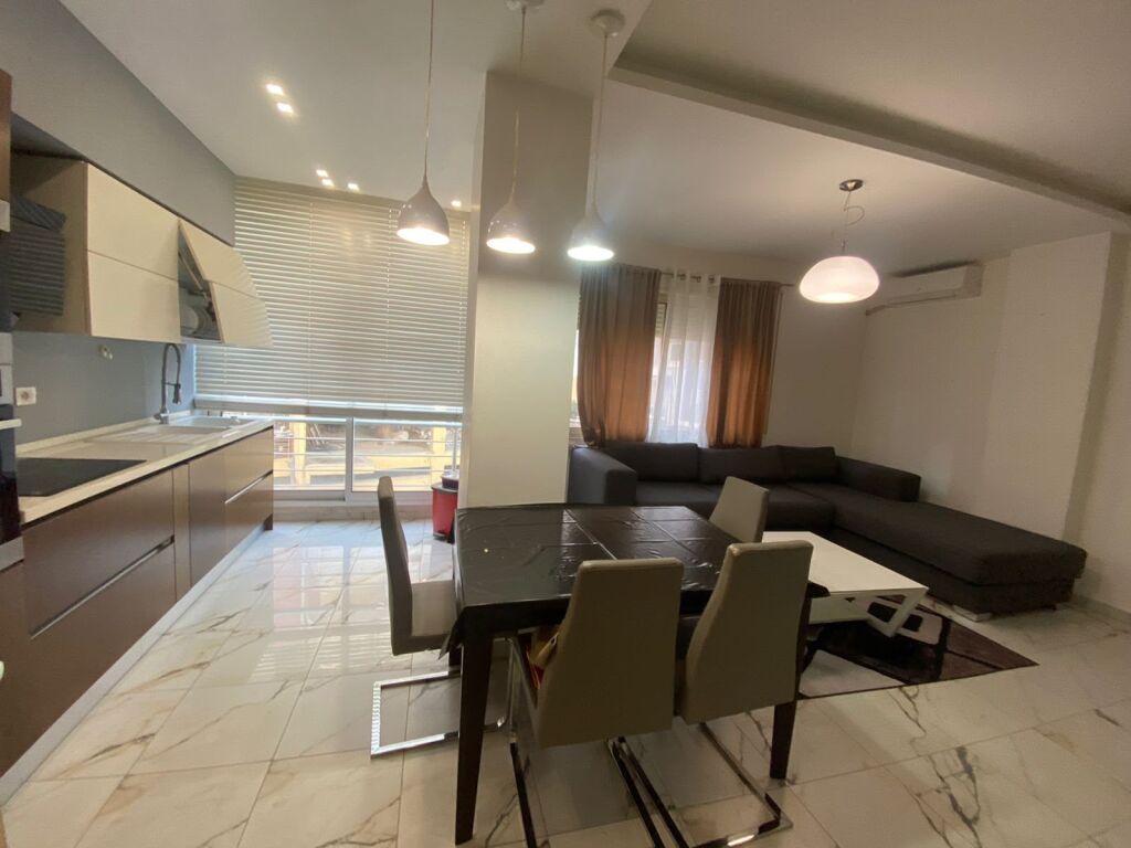 Appartamento 2+1 in affitto a Liqeni i Thatë, Tirana, 104 m². Foto 1 di 3