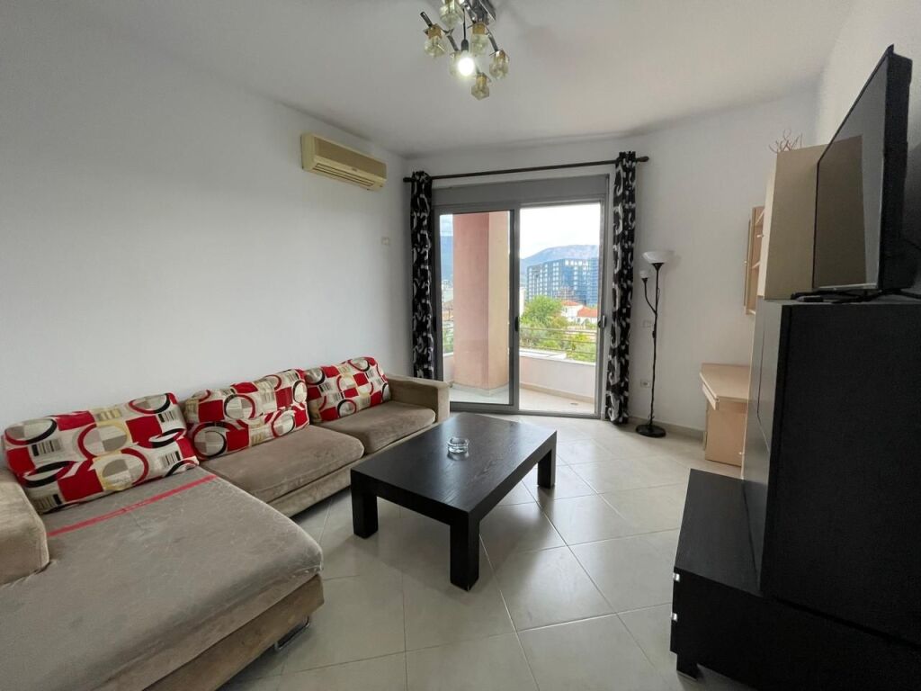 Apartament 3+1 me qera në Brryli, Tiranë, 130 m². Foto 1 nga 3