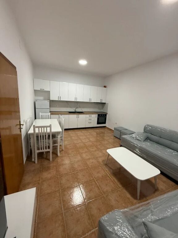 Apartment 1+1 for rent in Rruga 5 Maji, Tirana, 74 m². Photo 2 of 3