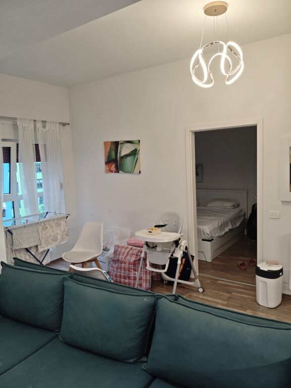 Appartamento 1+1 in affitto ad Ali Demi, Tirana, 65 m². Foto 1 di 3