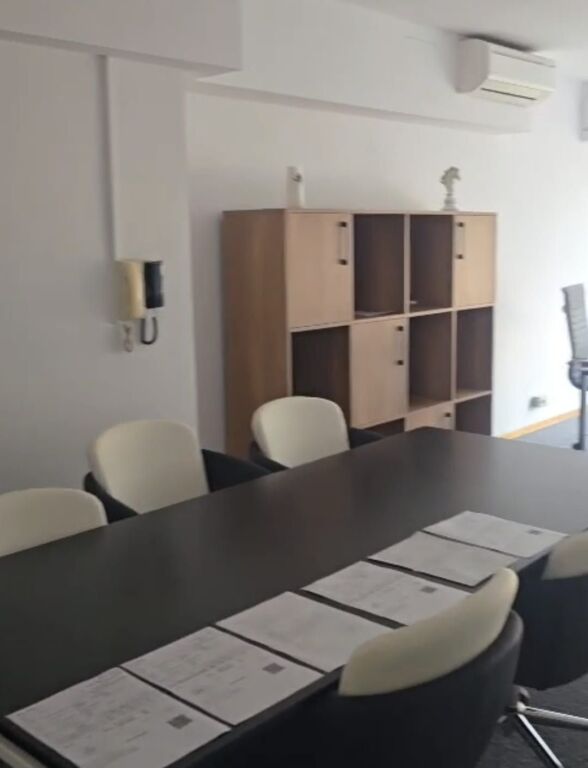 Office for rent in Sheshi Skënderbej, Tirana, 60 m². Photo 1 of 3