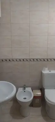 Apartament 1+1 me qera në Liqeni i Thatë, Tiranë, 65 m². Foto 2 nga 4