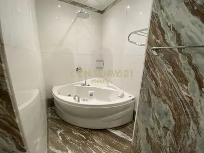 Office for rent in Rruga Faik Konica, Tirana, 450 m². Photo 8 of 11