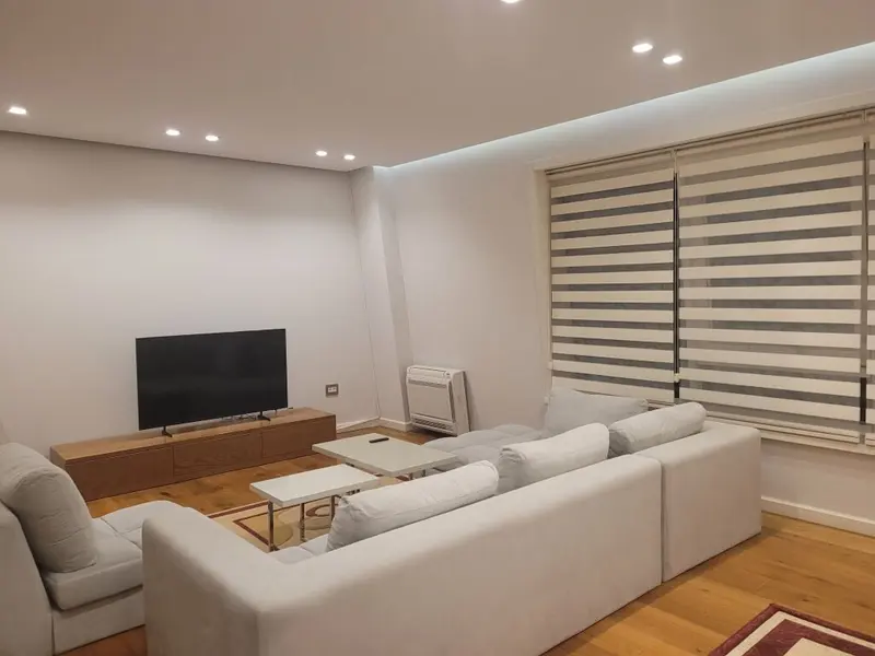 Apartament 4+1 me qera në Rruga Janos Hunyadi, Tiranë, 150 m²