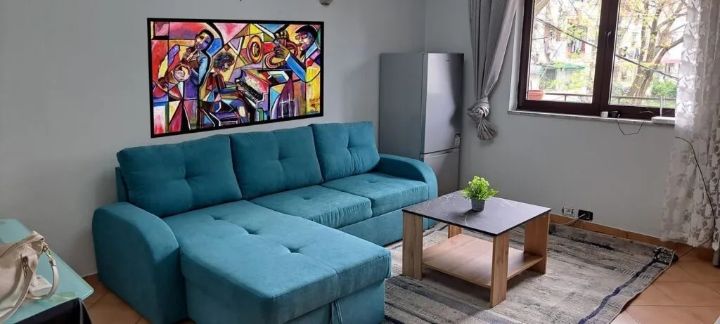 Apartament 2+1 me qera në Xhamlliku, Tiranë, 75 m². Foto 1 nga 5