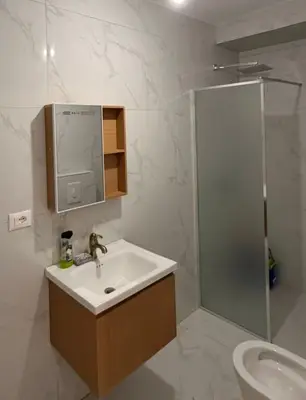 Apartament 1+1 me qera në Rruga e Kosovarëve, Tiranë, 62 m². Foto 2 nga 8