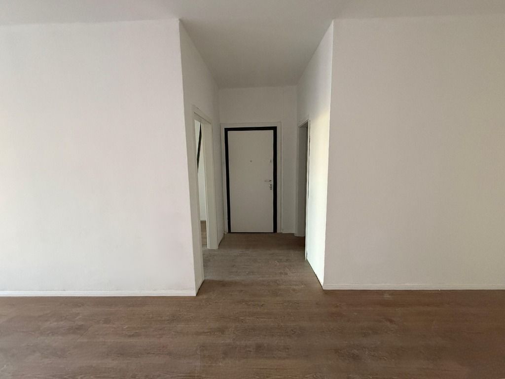 Zyrë me qera në Rruga e Kavajës, Tiranë, 77 m². Foto 2 nga 3