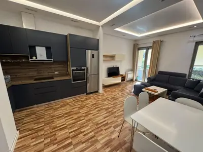 Appartamento 1+1 in affitto a Kompleksi Delijorgji, Tirana, 70 m². Foto 1 di 3