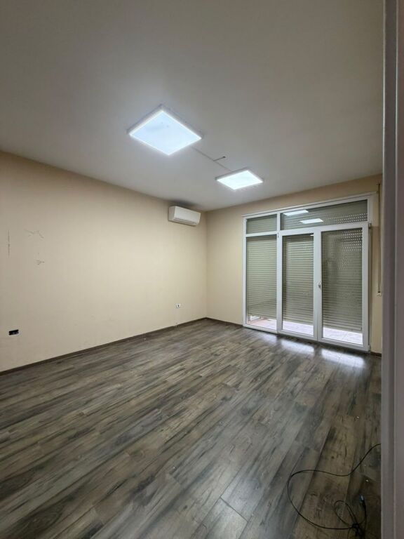 Apartament 3+1 me qera në Ish Fusha e Aviacionit, Tiranë, 100 m²
