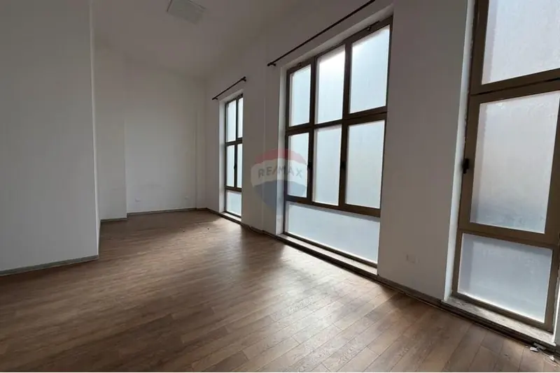 Office for rent in Profarma, Tirana, 220 m²