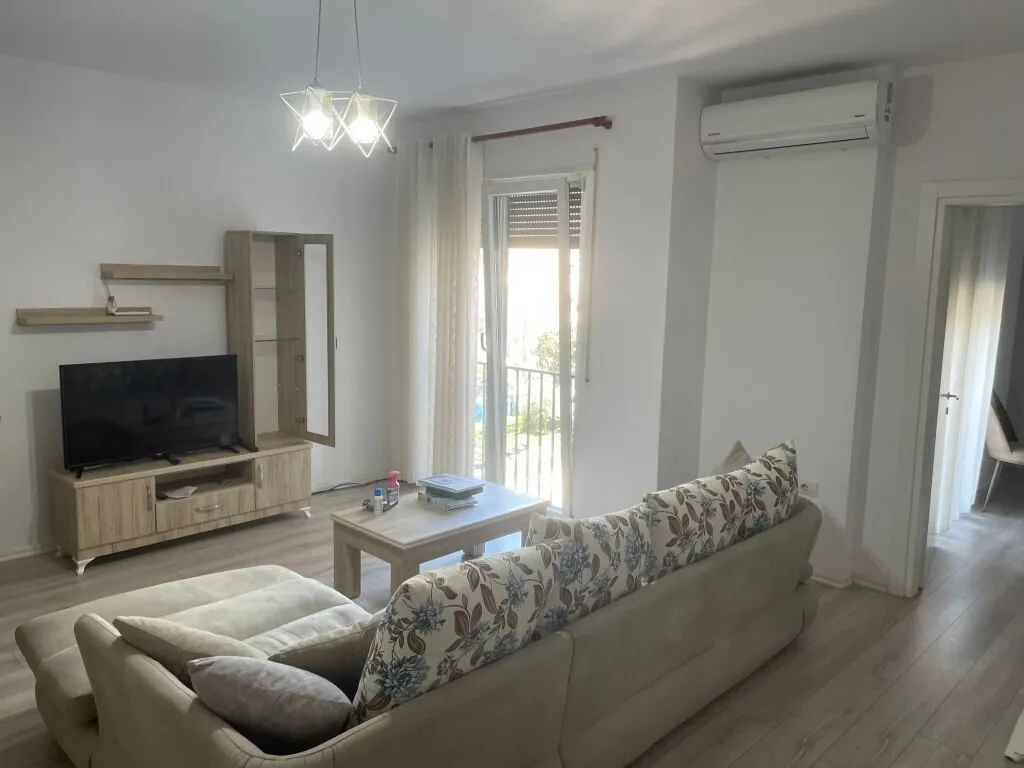 Apartament 1+1 me qera në Rruga Haxhi Hysen Dalliu, Tiranë, 70 m². Foto 1 nga 6