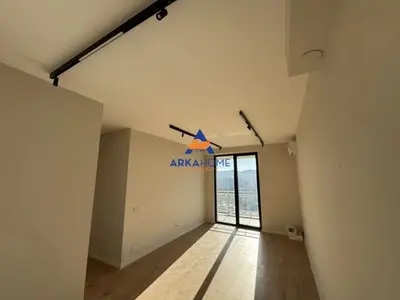 Apartament 2+1 me qera në Rruga Mine Peza, Tiranë, 94 m². Foto 1 nga 7
