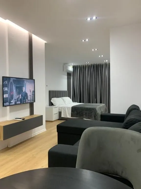Garsoniere me qera në Sheshi Skënderbej, Tiranë, 33 m²