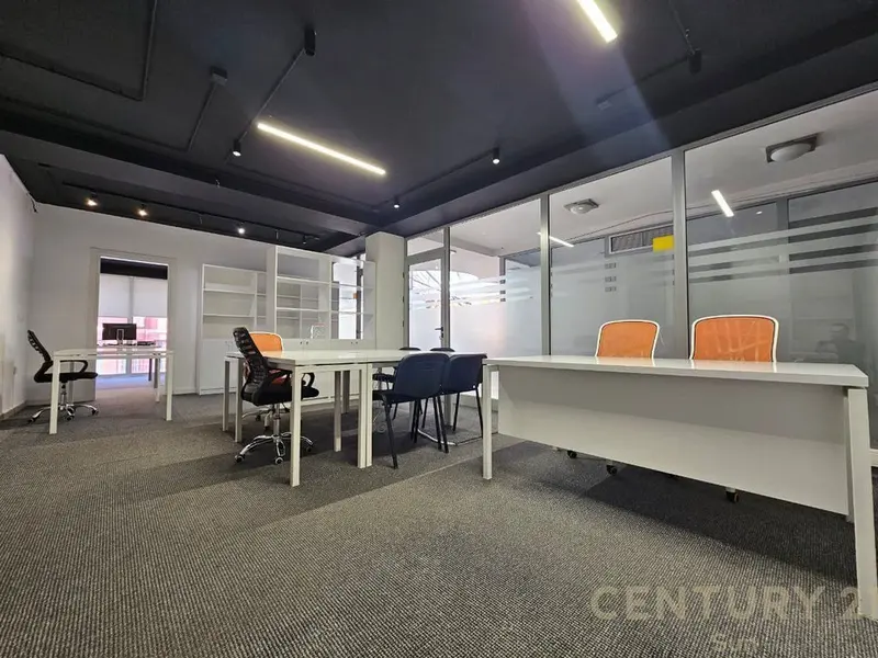 Ufficio in affitto a Sheshi Avni Rustemi, Tirana, 75 m²