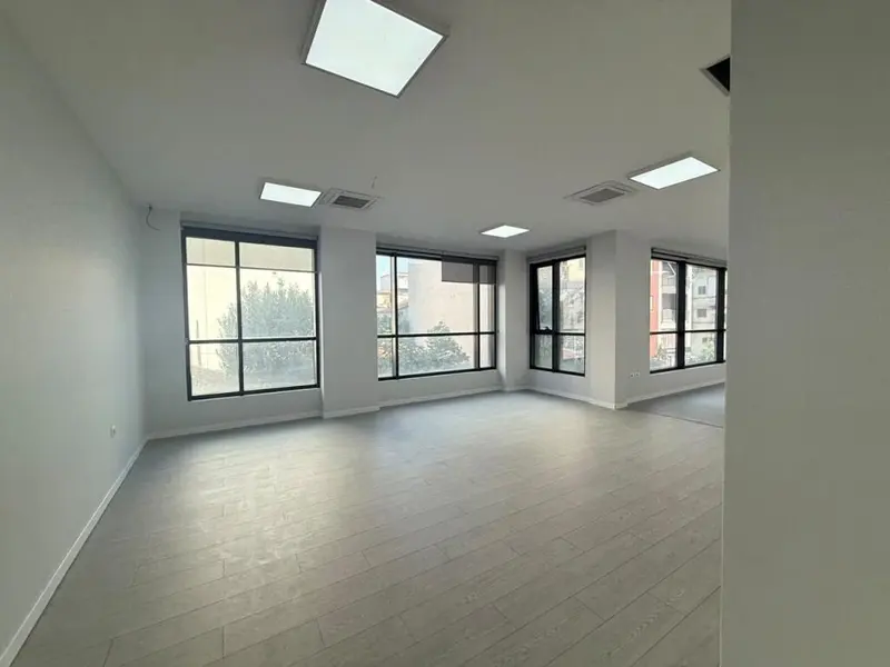 Commercial space for rent in Rruga Hoxha Tahsim, Tirana, 404 m²