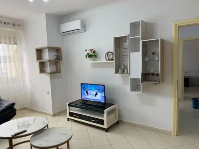 Apartament 2+1 me qera në Rruga Mujo Ulqinaku, Durrës, 100 m². Foto 2 nga 12