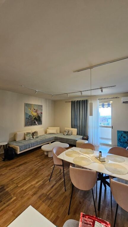 Apartment 2+1 for rent in Rruga Fortuzi, Tirana, 114 m². Photo 1 of 3