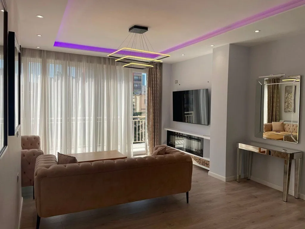 Apartament 2+1 me qera në Rruga e Barrikadave, Tiranë, 102 m². Foto 1 nga 9