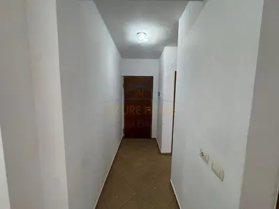 Locale commerciale in affitto a Sheshi Avni Rustemi, Tirana, 124 m². Foto 4 di 8