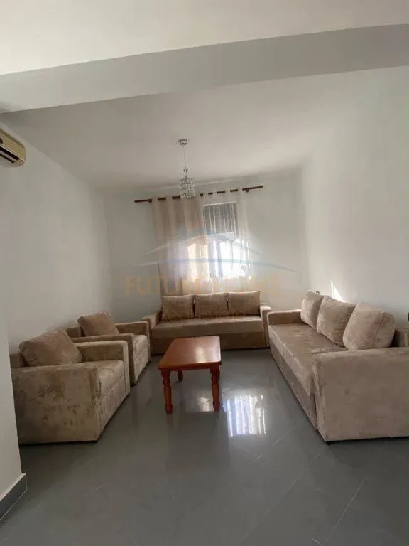 Appartamento 2+1 in affitto a Rruga Kumini, Durazzo, 112 m². Foto 1 di 8