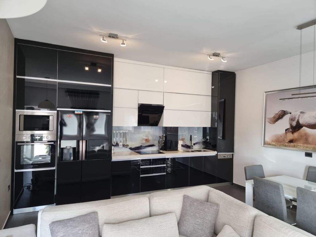 Apartament 3+1 me qera në Rruga Siri Kodra, Tiranë, 210 m². Foto 2 nga 3