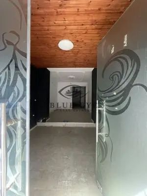 Locale commerciale in affitto ad Ish-URT, Durazzo, 75 m². Foto 3 di 3