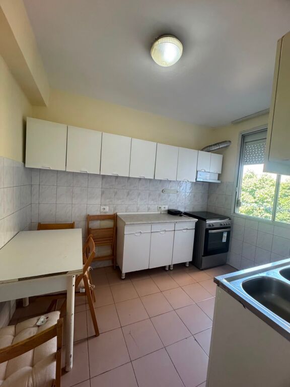 Apartment 1+1 for rent in 21 Dhjetori, Tirana, 64 m². Photo 3 of 3