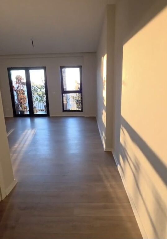 Ufficio in affitto a 21 Dhjetori, Tirana, 160 m². Foto 1 di 3