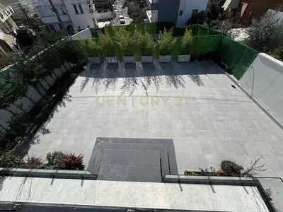 Vilë me qera në Sauk i Vjetër, Tiranë, 240 m². Foto 2 nga 12