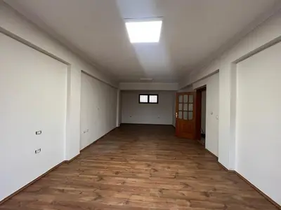 Office for rent in Pazari i Ri, Tirana, 125 m². Photo 4 of 6
