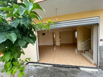 Magazinë me qera në Sauk i Vjetër, Tiranë, 100 m². Foto 1 nga 3