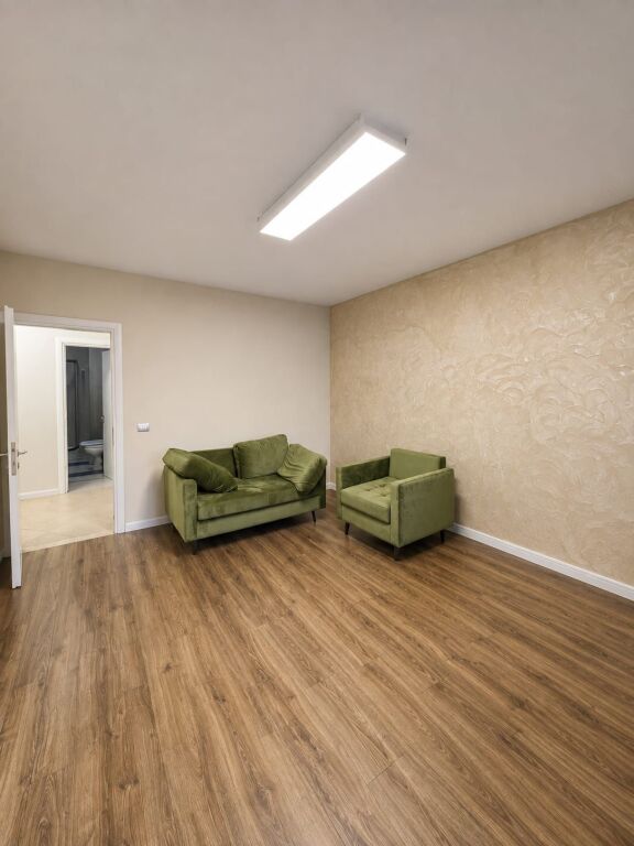 Office for rent in Rruga Frosina Plaku, Tirana, 110 m². Photo 1 of 3