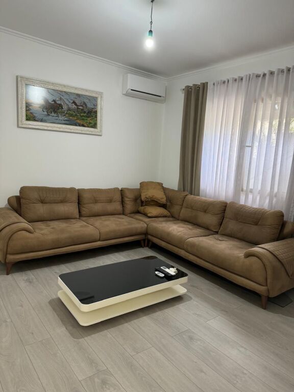 Appartamento 1+1 in affitto a Globe, Tirana, 75 m²